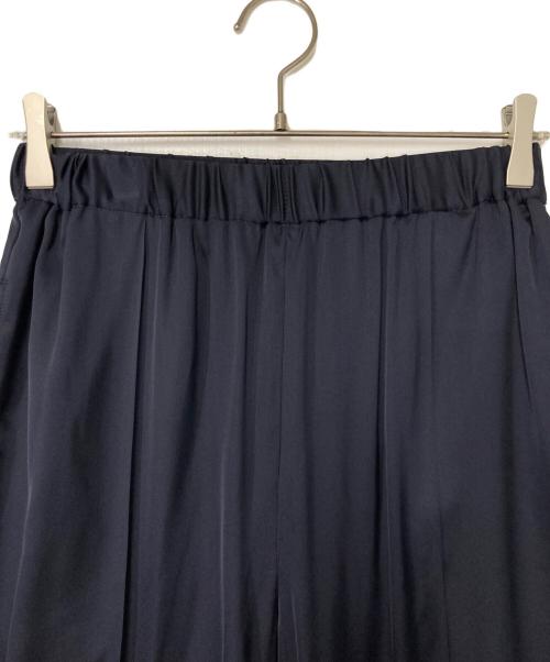 MUSE de Deuxieme Classe（ミューズ ドゥーズィエム クラス）MUSE de Deuxieme Classe (ミューズ ドゥーズィエム クラス) SILK SATIN EASY パンツ ネイビー サイズ:36 未使用品の古着・服飾アイテム