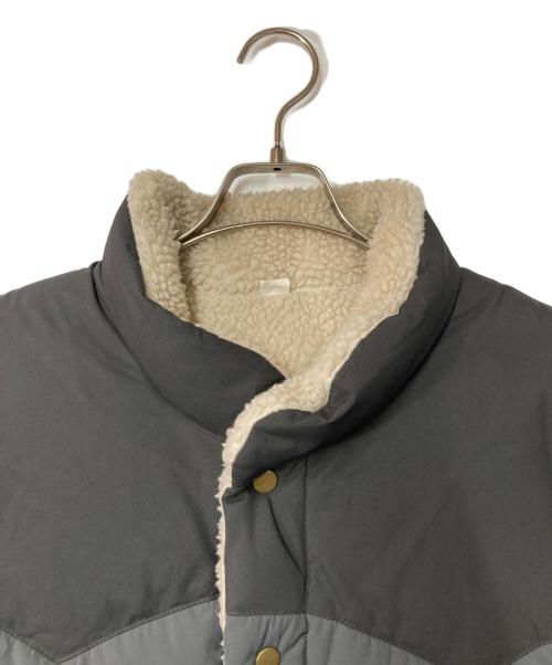 Patagonia（パタゴニア）Patagonia (パタゴニア) リバーシブル・ビビー・ダウン・ベスト グレー×ベージュ サイズ:Lの古着・服飾アイテム