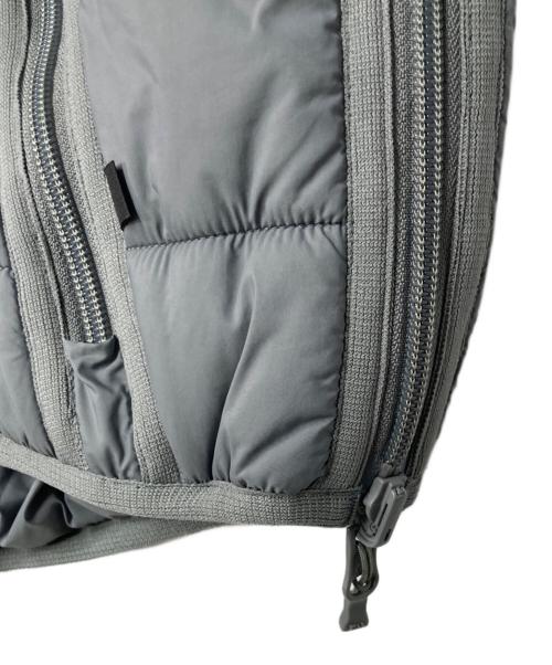 DAIWA PIER39（ダイワ ピア39）DAIWA PIER39 (ダイワ ピア39) TECH REVERSIBLE CLIMBERS PUFF VEST グレー サイズ:Mの古着・服飾アイテム