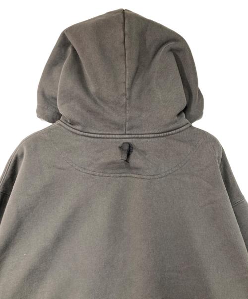 Carhartt WIP（カーハート ワークインプログレス）Carhartt WIP (カーハート ワークインプログレス) Invincible (インヴィンシブル) HOODED PIGMENT DYED SWEAT グレー サイズ:Sの古着・服飾アイテム