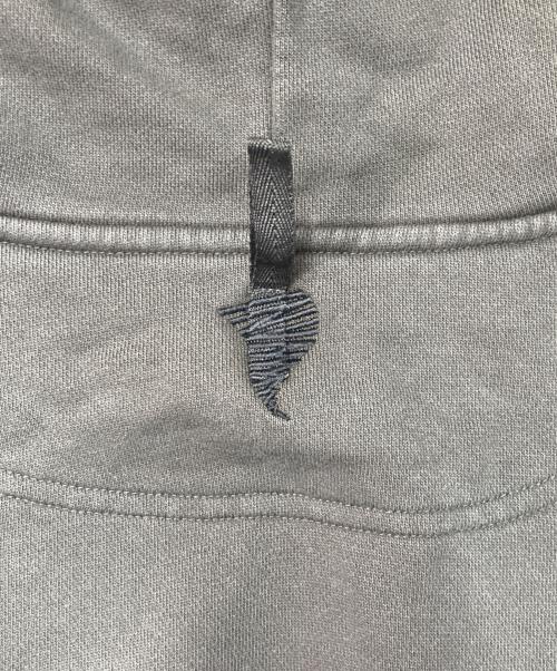 Carhartt WIP（カーハート ワークインプログレス）Carhartt WIP (カーハート ワークインプログレス) Invincible (インヴィンシブル) HOODED PIGMENT DYED SWEAT グレー サイズ:Sの古着・服飾アイテム