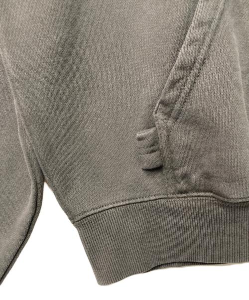 Carhartt WIP（カーハート ワークインプログレス）Carhartt WIP (カーハート ワークインプログレス) Invincible (インヴィンシブル) HOODED PIGMENT DYED SWEAT グレー サイズ:Sの古着・服飾アイテム