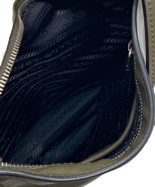 PRADA（プラダ）PRADA (プラダ) ロゴプレート カーフレザーショルダーバッグ カーキの古着・服飾アイテム