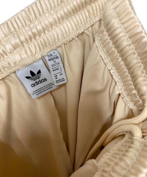 adidas（アディダス）adidas (アディダス) モノグラムサテントラックパンツ ベージュ×ブラウン サイズ:Mの古着・服飾アイテム