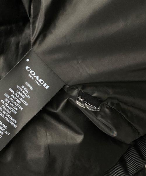 COACH（コーチ）COACH (コーチ) シグネチャーダウンジャケット ブラック サイズ:Sの古着・服飾アイテム