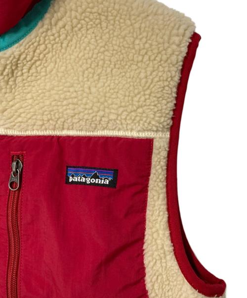 Patagonia（パタゴニア）Patagonia (パタゴニア) CLASSIC RETRO-X VEST ベージュ×レッド サイズ:Sの古着・服飾アイテム