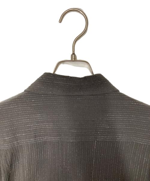 ISSEY MIYAKE MEN（イッセイミヤケメン）ISSEY MIYAKE MEN (イッセイミヤケメン) シルクコットンストライプデザインシャツ グレー サイズ:Lの古着・服飾アイテム