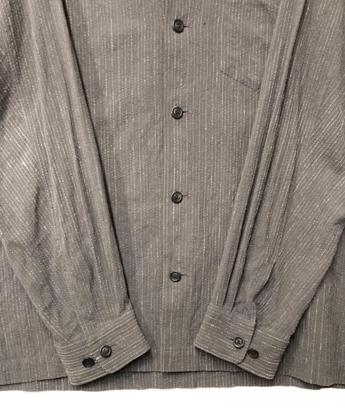 ISSEY MIYAKE MEN（イッセイミヤケメン）ISSEY MIYAKE MEN (イッセイミヤケメン) シルクコットンストライプデザインシャツ グレー サイズ:Lの古着・服飾アイテム