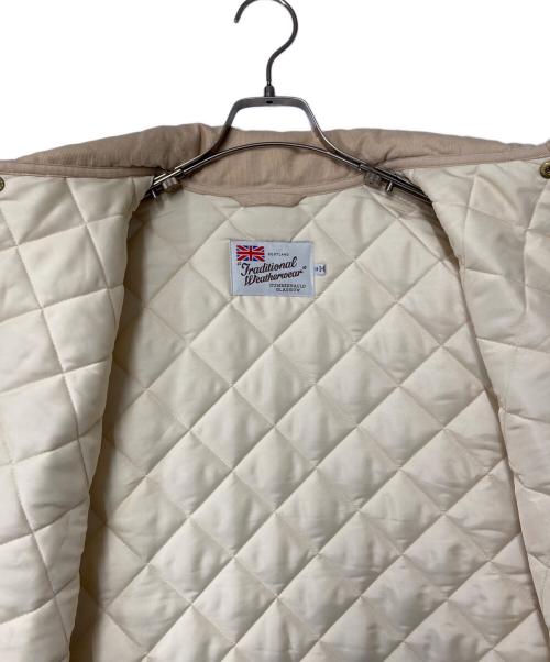 Traditional Weatherwear（トラディショナルウェザーウェア）Traditional Weatherwear (トラディショナルウェザーウェア) Spick and Span (スピックアンドスパン) 別注WAVERLY TW BF SHORT アイボリー サイズ:34の古着・服飾アイテム