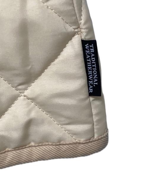 Traditional Weatherwear（トラディショナルウェザーウェア）Traditional Weatherwear (トラディショナルウェザーウェア) Spick and Span (スピックアンドスパン) 別注WAVERLY TW BF SHORT アイボリー サイズ:34の古着・服飾アイテム