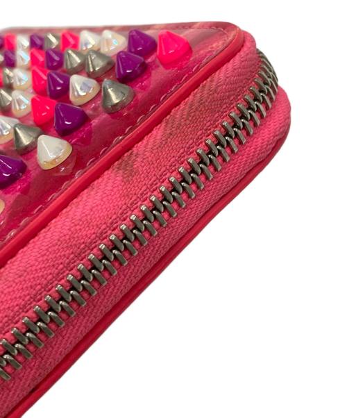Christian Louboutin（クリスチャン・ルブタン）Christian Louboutin (クリスチャン・ルブタン) スタッズラウンドファスナーウォレット ピンクの古着・服飾アイテム