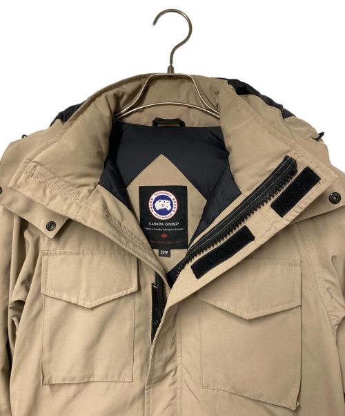 CANADA GOOSE（カナダグース）CANADA GOOSE (カナダグース) KAMLOOPS フーデットダウンジャケット ベージュ サイズ:XS/TPの古着・服飾アイテム