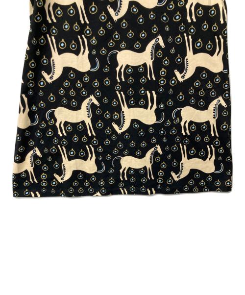 marimekko（マリメッコ）marimekko (マリメッコ) ムスタタンマ 総柄ワンピース ブラック×ベージュ サイズ:Lの古着・服飾アイテム
