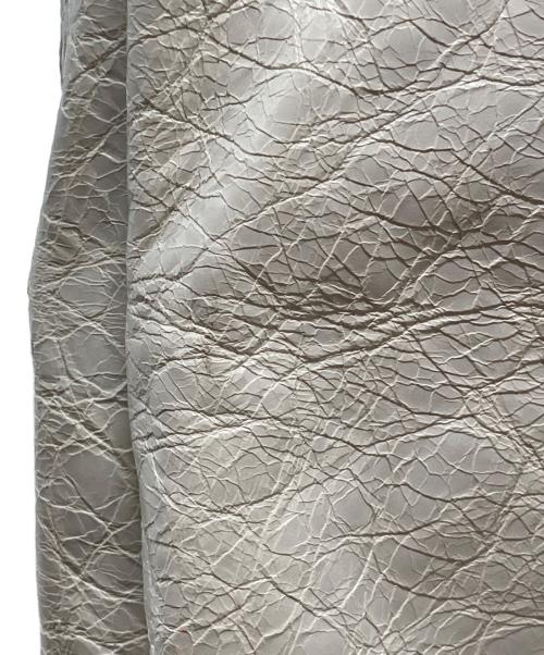 CABAN（キャバン）CABAN (キャバン) エンボスロゴラムレザーポシェット ホワイトの古着・服飾アイテム