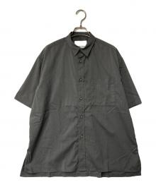 WHITE MOUNTAINEERING（ホワイトマウンテ二アニング）の古着「REGULAR COLLAR S/S SHIRT」｜グレー