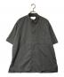 WHITE MOUNTAINEERING（ホワイトマウンテ二アニング）の古着「REGULAR COLLAR S/S SHIRT」｜グレー