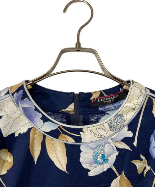 LEONARD FASHION（レオナールファッション）LEONARD FASHION (レオナールファッション) フラワープリントカットソー ネイビー×アイボリー サイズ:Mの古着・服飾アイテム