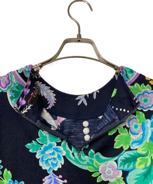 LEONARD FASHION（レオナールファッション）LEONARD FASHION (レオナールファッション) フラワープリントシルクウールカットソー ブラック×グリーン サイズ:Ｍの古着・服飾アイテム