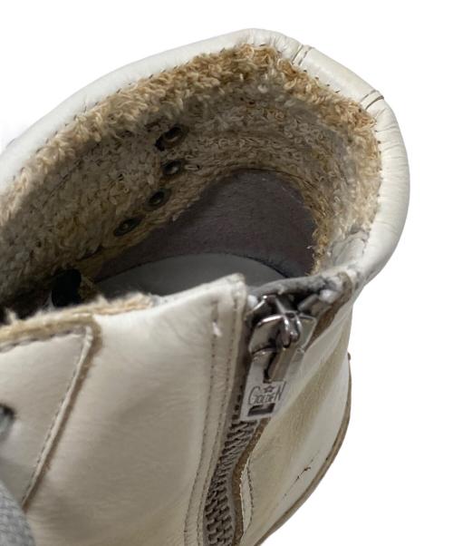 GOLDEN GOOSE（ゴールデングース）GOLDEN GOOSE (ゴールデングース) SLIDE ユーズド加工 スタッズ ハイカットスニーカー アイボリー サイズ:表記無しの古着・服飾アイテム