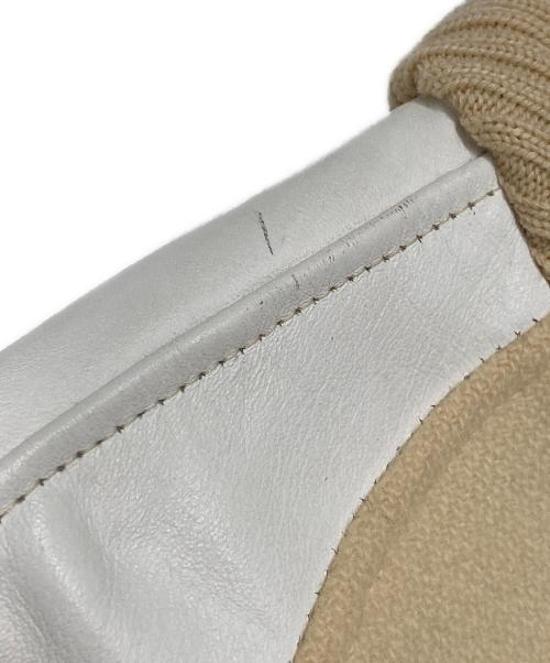 skookum（スクーカム）skookum (スクーカム) レザースリーブスタジャン USA製 ベージュ×ホワイト サイズ:38の古着・服飾アイテム