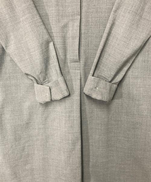 FRED PERRY（フレッドペリー）FRED PERRY (フレッドペリー) プリーツバックシャツドレス グレー サイズ:36の古着・服飾アイテム