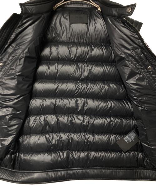 PRADA（プラダ）PRADA (プラダ) ロゴプレート ナイロンダウンベスト ブラック サイズ:54の古着・服飾アイテム