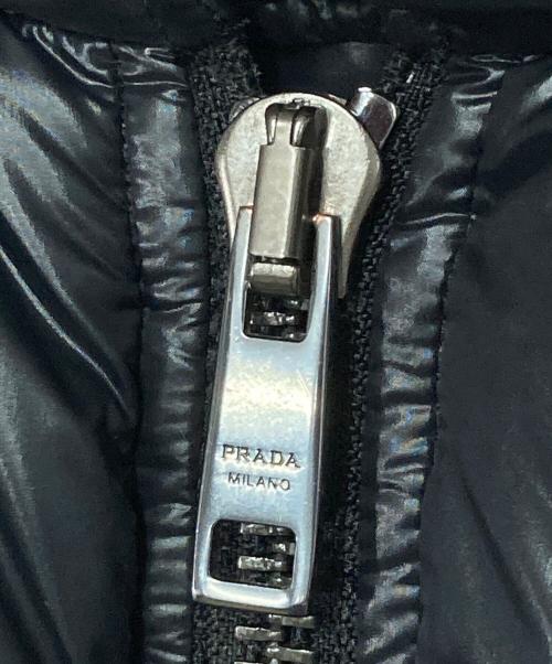 PRADA（プラダ）PRADA (プラダ) ロゴプレート ナイロンダウンベスト ブラック サイズ:54の古着・服飾アイテム