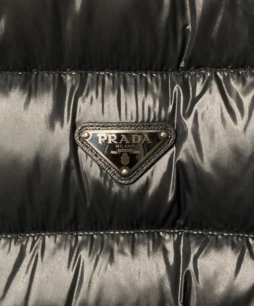 PRADA（プラダ）PRADA (プラダ) ロゴプレート ナイロンダウンベスト ブラック サイズ:54の古着・服飾アイテム