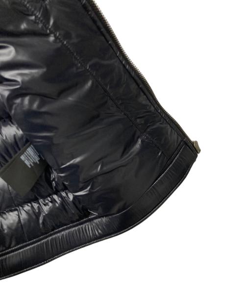 PRADA（プラダ）PRADA (プラダ) ロゴプレート ナイロンダウンベスト ブラック サイズ:54の古着・服飾アイテム