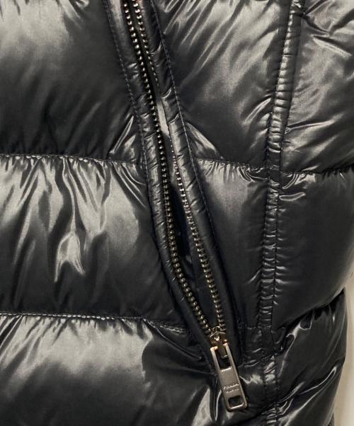 PRADA（プラダ）PRADA (プラダ) ロゴプレート ナイロンダウンベスト ブラック サイズ:54の古着・服飾アイテム