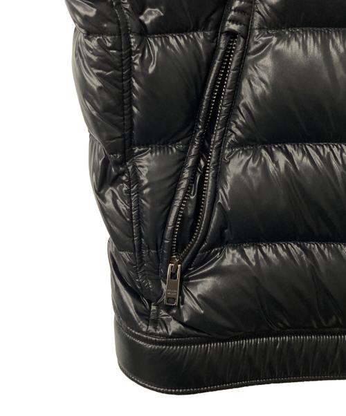 PRADA（プラダ）PRADA (プラダ) ロゴプレート ナイロンダウンベスト ブラック サイズ:54の古着・服飾アイテム