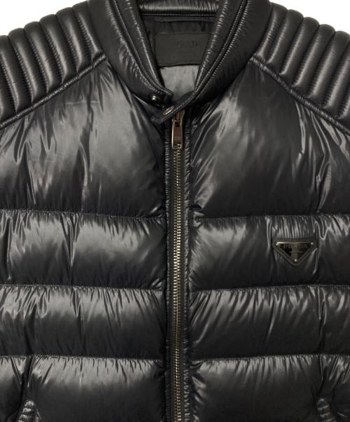 PRADA（プラダ）PRADA (プラダ) ロゴプレート ナイロンダウンベスト ブラック サイズ:54の古着・服飾アイテム