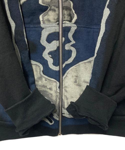 CACTUS JACK FOR FRAGMENT（カクタスジャック フォー フラグメント）CACTUS JACK FOR FRAGMENT (カクタスジャック フォー フラグメント) Travis Scott (トラヴィススコット) Skeleton Graffiti Full Zip Hoodie ブラック×ブルー サイズ:Lの古着・服飾アイテム