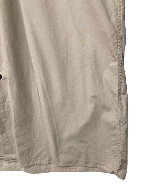 PRADA（プラダ）PRADA (プラダ) 三角ワッペンエポレットシャツ ベージュ サイズ:42の古着・服飾アイテム