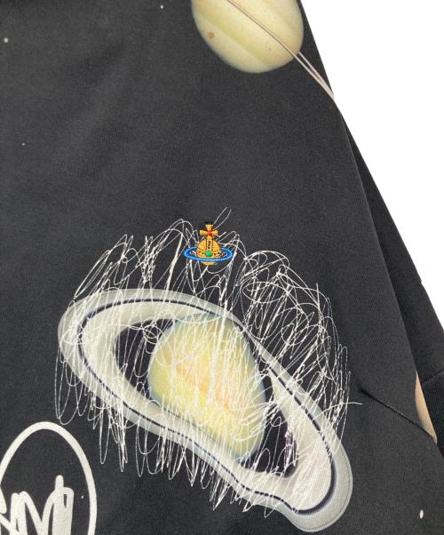 Vivienne Westwood（ヴィヴィアンウエストウッド）Vivienne Westwood (ヴィヴィアンウエストウッド) DRUNKEN SWEATSHIRT O318 PLANETS ブラック サイズ:Ｍの古着・服飾アイテム