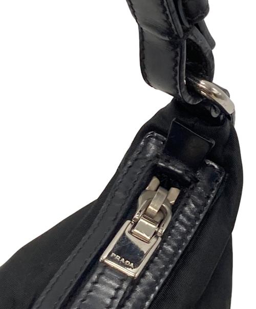 PRADA（プラダ）PRADA (プラダ) ロゴプレート ワンショルダーバッグ ブラックの古着・服飾アイテム
