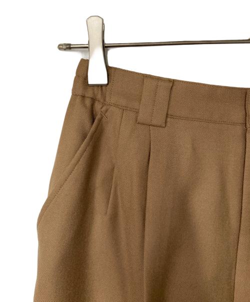 Burberry's（バーバリー）Burberry's (バーバリーズ) ホース刺繍2タックパンツ ベージュ サイズ:Mの古着・服飾アイテム