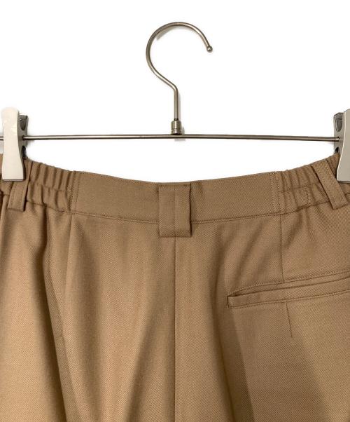 Burberry's（バーバリー）Burberry's (バーバリーズ) ホース刺繍2タックパンツ ベージュ サイズ:Mの古着・服飾アイテム