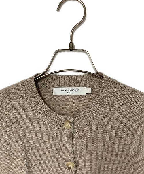 maison kitsune（メゾンキツネ）maison kitsune (メゾンキツネ) フォックスヘッドパッチカーディガン ベージュ サイズ:Sの古着・服飾アイテム