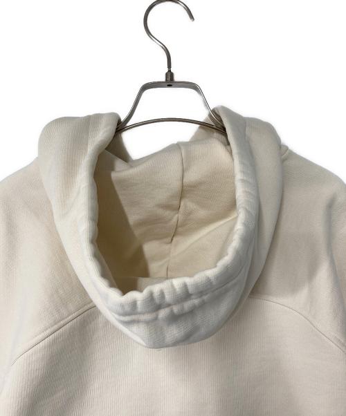 AMI Alexandre Mattiussi（アミアレクサンドルマテュッシ）AMI Alexandre Mattiussi (アミアレクサンドルマテュッシ) ハートロゴプルオーバーパーカー アイボリー サイズ:XXSの古着・服飾アイテム