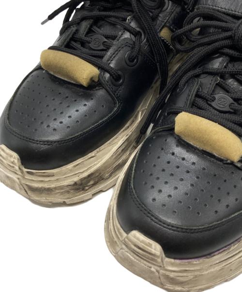 Maison Margiela（メゾンマルジェラ）Maison Margiela (メゾンマルジェラ) retro fit ダメージ加工厚底ロートップスニーカー ブラック サイズ:43の古着・服飾アイテム