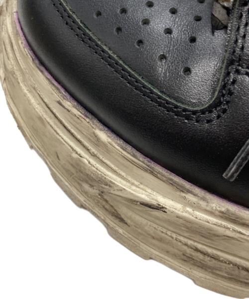 Maison Margiela（メゾンマルジェラ）Maison Margiela (メゾンマルジェラ) retro fit ダメージ加工厚底ロートップスニーカー ブラック サイズ:43の古着・服飾アイテム