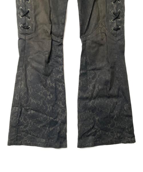 TORNADO MART（トルネードマート）TORNADO MART (トルネードマート) パイソン柄ブーツカットパンツ ブラック サイズ:Sの古着・服飾アイテム