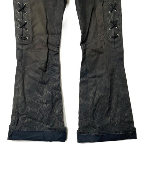 TORNADO MART（トルネードマート）TORNADO MART (トルネードマート) パイソン柄ブーツカットパンツ ブラック サイズ:Sの古着・服飾アイテム