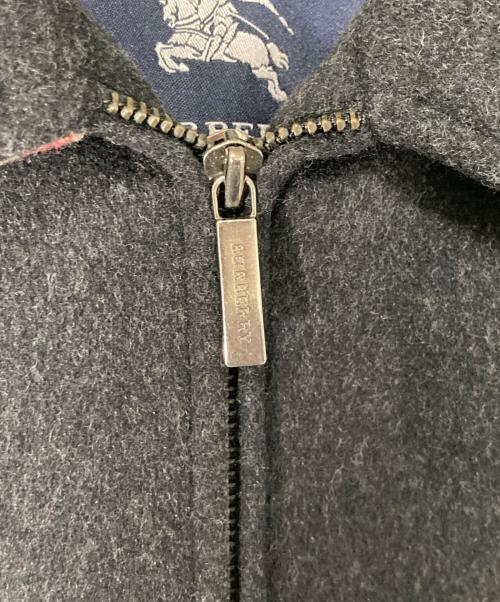 BURBERRY LONDON（バーバリーロンドン）BURBERRY LONDON (バーバリーロンドン) ホース刺繍 裏ノバチェック ウール混ブルゾン グレー サイズ:表記無し 実寸参照の古着・服飾アイテム