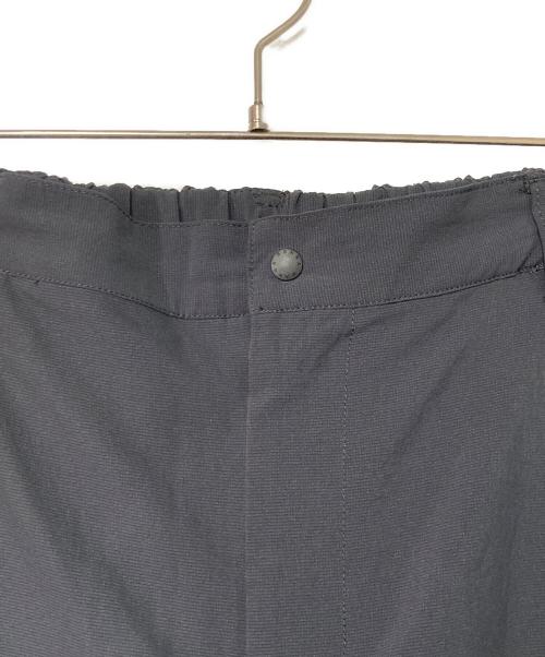 NANGA（ナンガ）NANGA (ナンガ) DOT AIR COMFY TUCK TAPERED PANTS グレー サイズ:Mの古着・服飾アイテム