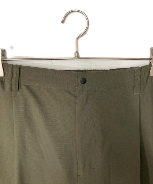 NANGA（ナンガ）NANGA (ナンガ) AIR CLOTH COMFY TUCK TAPERED PANTS オリーブ サイズ:Ｍの古着・服飾アイテム