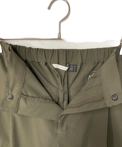 NANGA（ナンガ）NANGA (ナンガ) AIR CLOTH COMFY TUCK TAPERED PANTS オリーブ サイズ:Ｍの古着・服飾アイテム