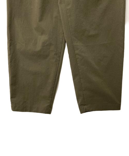 NANGA（ナンガ）NANGA (ナンガ) AIR CLOTH COMFY TUCK TAPERED PANTS オリーブ サイズ:Ｍの古着・服飾アイテム