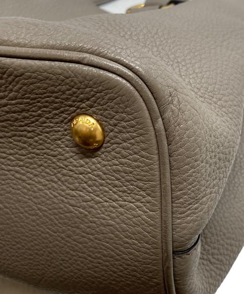 PRADA（プラダ）PRADA (プラダ) 2WAYバッグ グレージュの古着・服飾アイテム